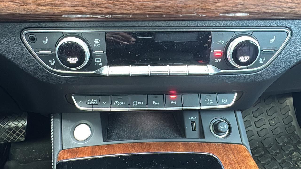 2023 Audi Q5 S line Prestige  Selma TX