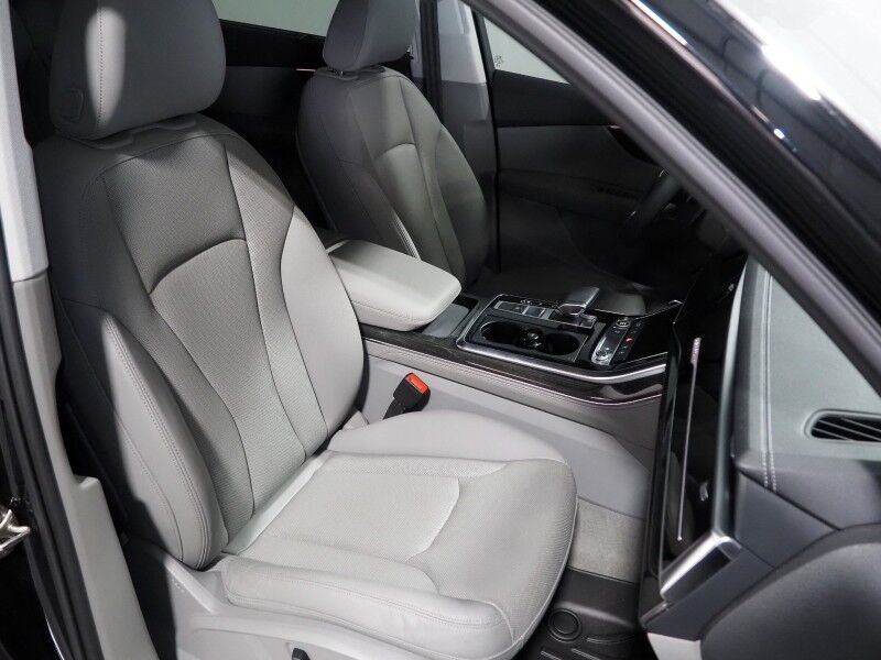 2023 Audi Q7 Premium Plus 45 TFSI Quattro *EXECUTIVE PKG, NAVIGATION, VIRTUAL COCKPIT, ADAPTIVE CRUISE, SAFETY ALERTS, 360 CAMERAS, PANO MOONROOF, LEATHER, CLIMATE SEATS, HEATED STEERING, BANG & OLUFSEN, WIRELESS CHARGING, APPLE CARPLAY