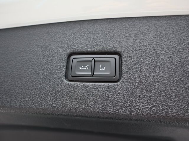 2023 Audi Q8 55 Premium Plus Oshkosh WI