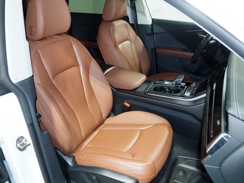 2023 Audi Q8 Premium 55 TFSI Quattro *CONVENIENCE PKG, NAVIGATION, VIRTUAL COCKPIT, ADAPTIVE CRUISE, SAFETY ALERTS, 360 CAMERAS, PANO MOONROOF, LEATHER, HEATED SEATS/STEERING, ADVANCED KEY, 21 INCH WHEELS, WIRELESS CHARGING, ANDROID & APPLE