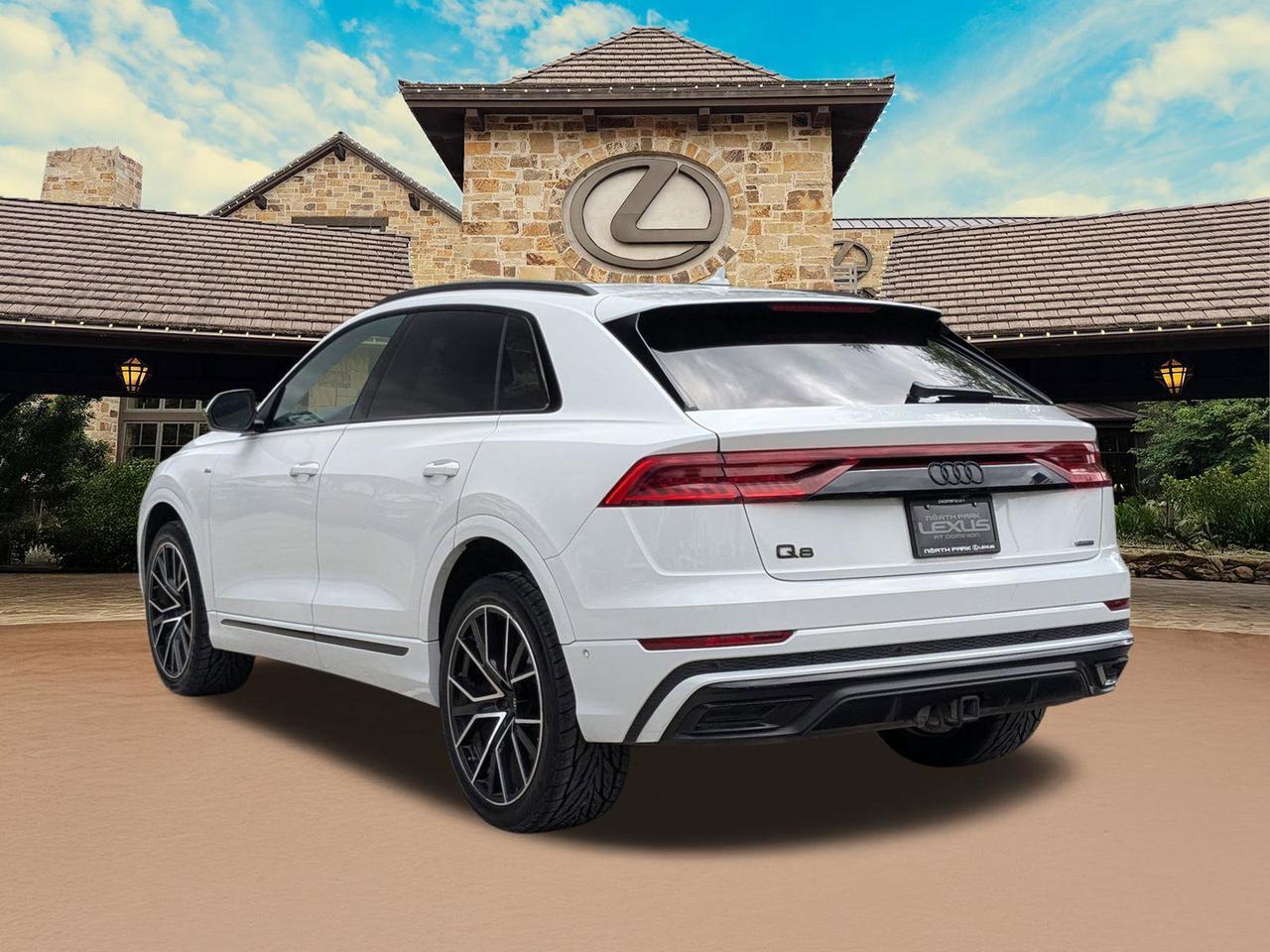 2023 Audi Q8 Premium Plus