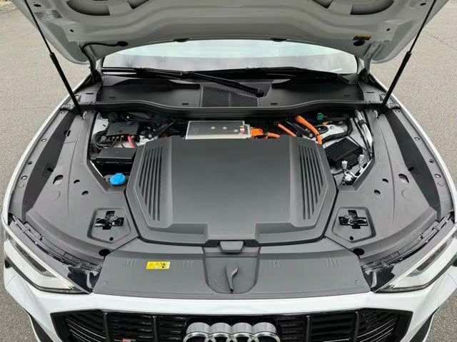 2023 Audi e-tron S Prestige Orange MA