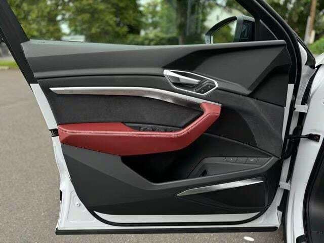 2023 Audi e-tron S Prestige Orange MA