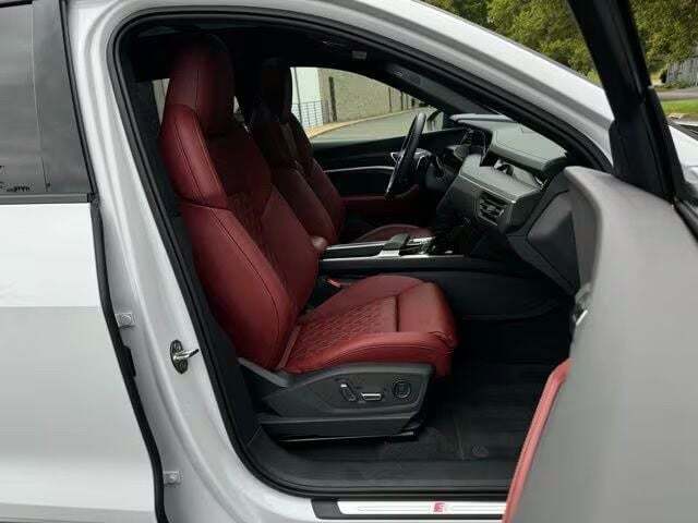 2023 Audi e-tron S Prestige Orange MA