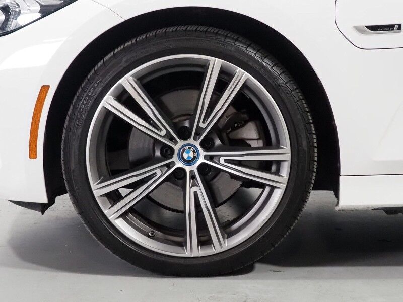 2023 BMW 3 Series 330e Plug-In Hybrid *NAVIGATION, CURVED DISPLAY, SAFETY ALERTS, BACKUP-CAMERA, COLOR TOUCHSCREEN, MOONROOF, COMFORT ACCESS, 19 INCH ALLOYS, ANDROID & APPLE Round Rock TX