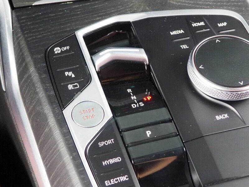 2023 BMW 3 Series 330e Plug-In Hybrid *NAVIGATION, CURVED DISPLAY, SAFETY ALERTS, BACKUP-CAMERA, COLOR TOUCHSCREEN, MOONROOF, COMFORT ACCESS, 19 INCH ALLOYS, ANDROID & APPLE Round Rock TX
