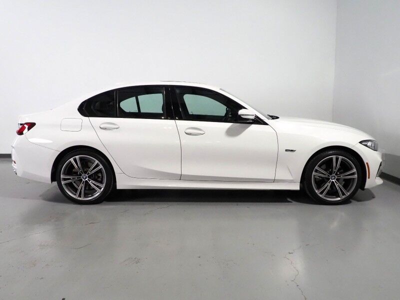 2023 BMW 3 Series 330e Plug-In Hybrid *NAVIGATION, CURVED DISPLAY, SAFETY ALERTS, BACKUP-CAMERA, COLOR TOUCHSCREEN, MOONROOF, COMFORT ACCESS, 19 INCH ALLOYS, ANDROID & APPLE Round Rock TX