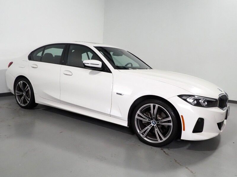 2023 BMW 3 Series 330e Plug-In Hybrid *NAVIGATION, CURVED DISPLAY, SAFETY ALERTS, BACKUP-CAMERA, COLOR TOUCHSCREEN, MOONROOF, COMFORT ACCESS, 19 INCH ALLOYS, ANDROID & APPLE
