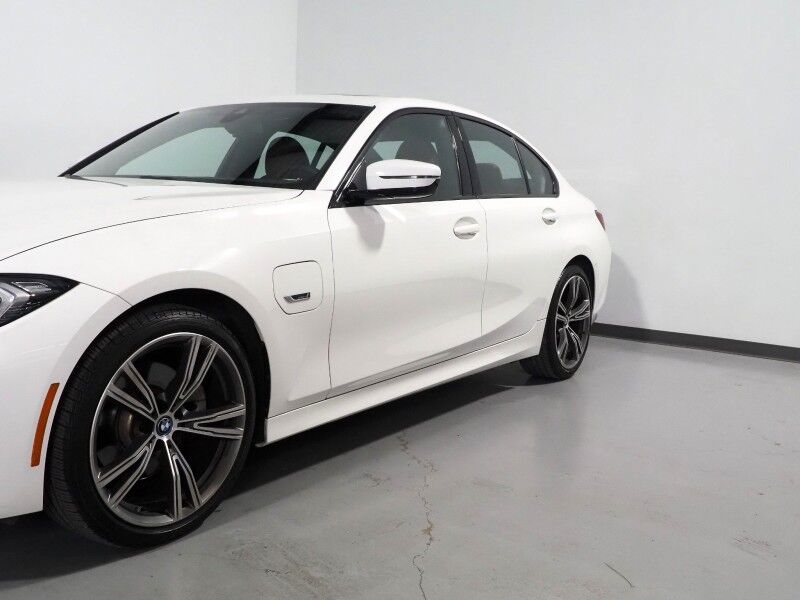 2023 BMW 3 Series 330e Plug-In Hybrid *NAVIGATION, CURVED DISPLAY, SAFETY ALERTS, BACKUP-CAMERA, COLOR TOUCHSCREEN, MOONROOF, COMFORT ACCESS, 19 INCH ALLOYS, ANDROID & APPLE Round Rock TX