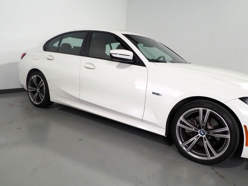2023 BMW 3 Series 330e Plug-In Hybrid *NAVIGATION, CURVED DISPLAY, SAFETY ALERTS, BACKUP-CAMERA, COLOR TOUCHSCREEN, MOONROOF, COMFORT ACCESS, 19 INCH ALLOYS, ANDROID & APPLE Round Rock TX