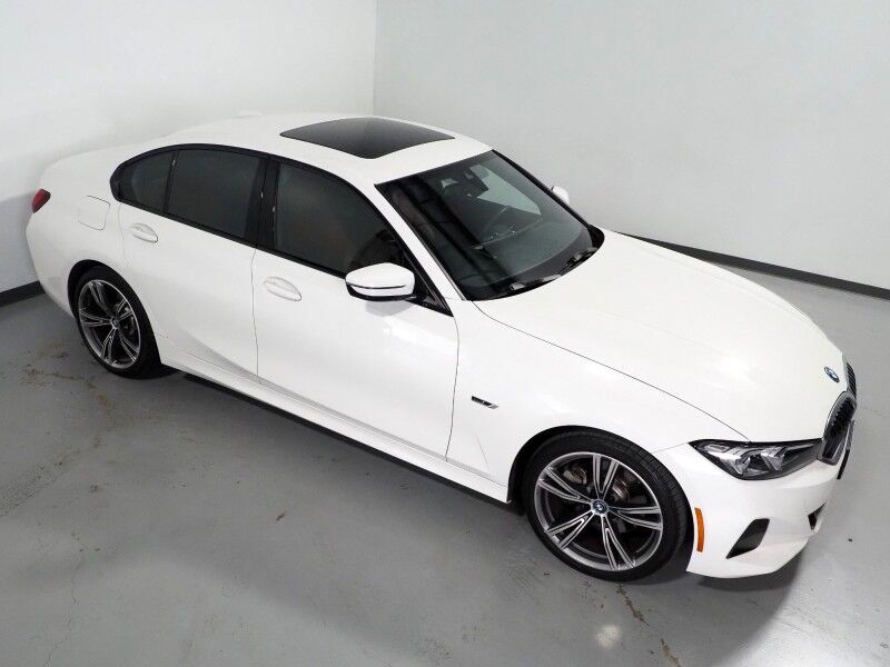2023 BMW 3 Series 330e Plug-In Hybrid *NAVIGATION, CURVED DISPLAY, SAFETY ALERTS, BACKUP-CAMERA, COLOR TOUCHSCREEN, MOONROOF, COMFORT ACCESS, 19 INCH ALLOYS, ANDROID & APPLE Round Rock TX