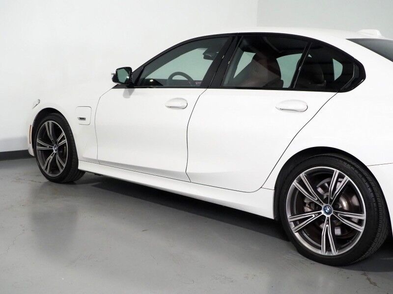 2023 BMW 3 Series 330e Plug-In Hybrid *NAVIGATION, CURVED DISPLAY, SAFETY ALERTS, BACKUP-CAMERA, COLOR TOUCHSCREEN, MOONROOF, COMFORT ACCESS, 19 INCH ALLOYS, ANDROID & APPLE Round Rock TX