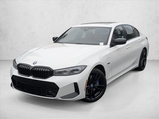 2023 BMW 3 Series 330e's photo