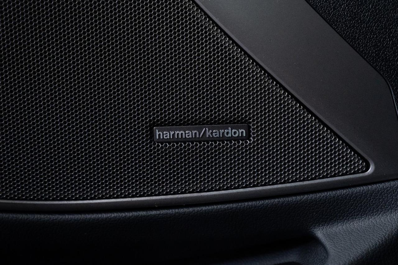 2023 BMW 3 Series 330e xDrive Heated Seats Harman/ Kardon Audio Panoramic Moonro Portland OR