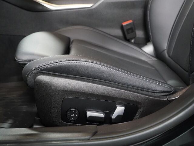 2023 BMW 3 Series 330i Sedan *HEADS-UP DISPLAY, NAVIGATION, CURVED DISPLAY, SAFETY ALERTS, BACKUP-CAMERA, MOONROOF, HEATED SEATS/STEERING, REMOTE START, COMFORT ACCESS, 19 INCH WHEELS, ANDROID & APPLE Round Rock TX