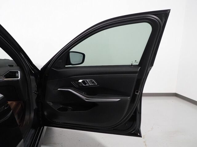 2023 BMW 3 Series 330i Sedan *HEADS-UP DISPLAY, NAVIGATION, CURVED DISPLAY, SAFETY ALERTS, BACKUP-CAMERA, MOONROOF, HEATED SEATS/STEERING, REMOTE START, COMFORT ACCESS, 19 INCH WHEELS, ANDROID & APPLE Round Rock TX