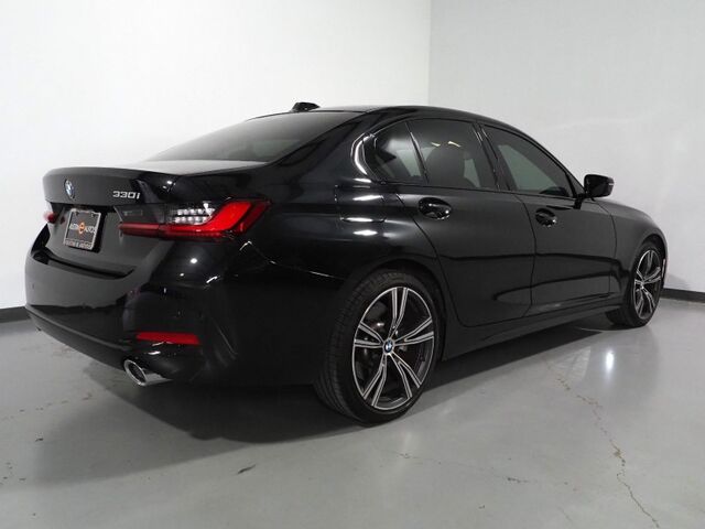 2023 BMW 3 Series 330i Sedan *HEADS-UP DISPLAY, NAVIGATION, CURVED DISPLAY, SAFETY ALERTS, BACKUP-CAMERA, MOONROOF, HEATED SEATS/STEERING, REMOTE START, COMFORT ACCESS, 19 INCH WHEELS, ANDROID & APPLE Round Rock TX