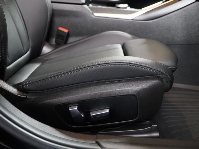 2023 BMW 3 Series 330i Sedan *HEADS-UP DISPLAY, NAVIGATION, CURVED DISPLAY, SAFETY ALERTS, BACKUP-CAMERA, MOONROOF, HEATED SEATS/STEERING, REMOTE START, COMFORT ACCESS, 19 INCH WHEELS, ANDROID & APPLE Round Rock TX