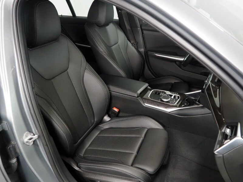 2023 BMW 3 Series 330i Sedan *NAVIGATION, CURVED DISPLAY, SAFETY ALERTS, 360 VIEW CAMERAS, COLOR TOUCHSCREEN, MOONROOF, HEATED SEATS/STEERING, COMFORT ACCESS, REMOTE START, 19 INCH WHEELS, WIRELESS CHARGING, ANDROID & APPLE