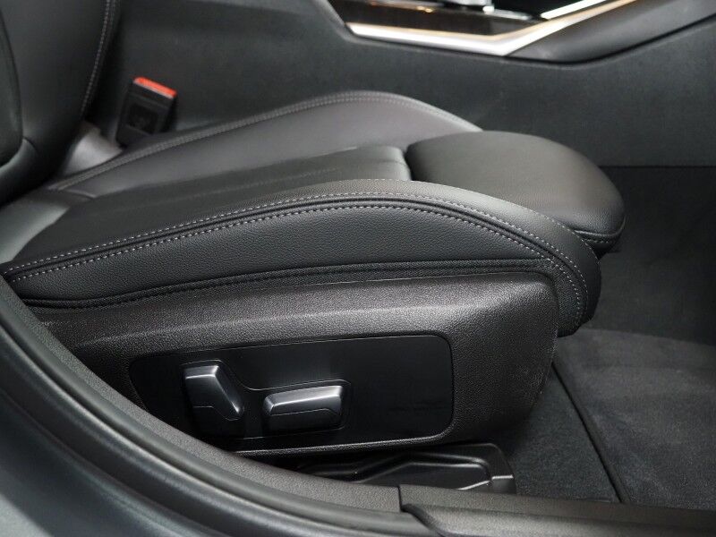 2023 BMW 3 Series 330i Sedan *NAVIGATION, CURVED DISPLAY, SAFETY ALERTS, 360 VIEW CAMERAS, COLOR TOUCHSCREEN, MOONROOF, HEATED SEATS/STEERING, COMFORT ACCESS, REMOTE START, 19 INCH WHEELS, WIRELESS CHARGING, ANDROID & APPLE Round Rock TX