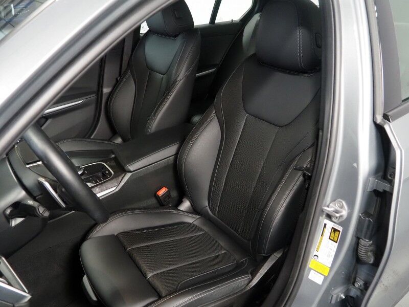2023 BMW 3 Series 330i Sedan *NAVIGATION, CURVED DISPLAY, SAFETY ALERTS, 360 VIEW CAMERAS, COLOR TOUCHSCREEN, MOONROOF, HEATED SEATS/STEERING, COMFORT ACCESS, REMOTE START, 19 INCH WHEELS, WIRELESS CHARGING, ANDROID & APPLE Round Rock TX