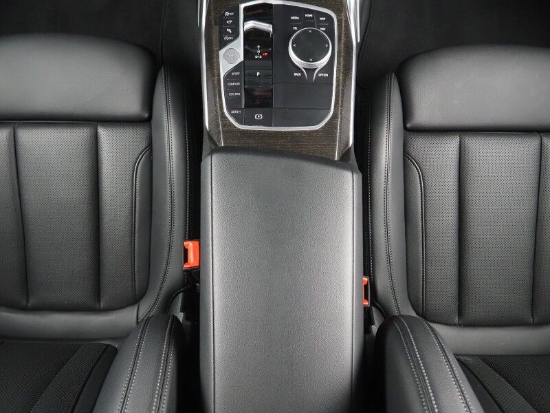 2023 BMW 3 Series 330i Sedan *NAVIGATION, CURVED DISPLAY, SAFETY ALERTS, 360 VIEW CAMERAS, COLOR TOUCHSCREEN, MOONROOF, HEATED SEATS/STEERING, COMFORT ACCESS, REMOTE START, 19 INCH WHEELS, WIRELESS CHARGING, ANDROID & APPLE Round Rock TX