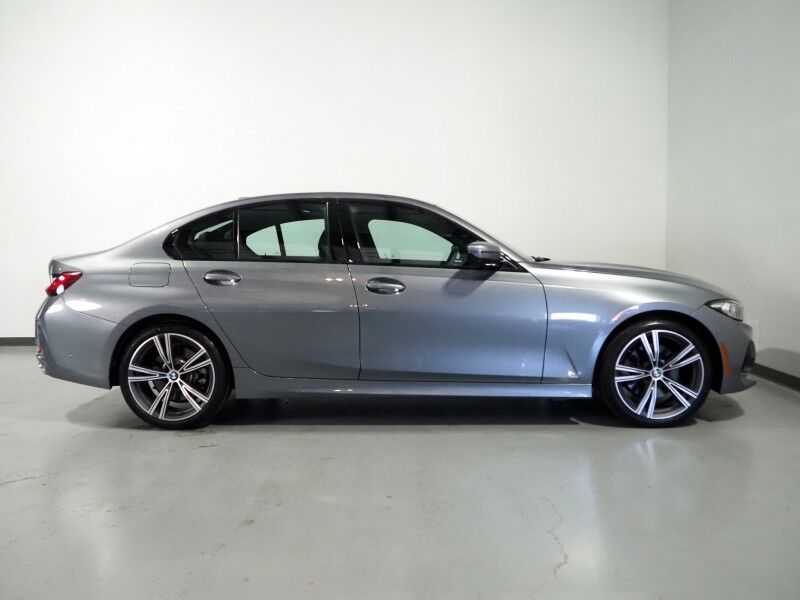 2023 BMW 3 Series 330i Sedan *NAVIGATION, CURVED DISPLAY, SAFETY ALERTS, 360 VIEW CAMERAS, COLOR TOUCHSCREEN, MOONROOF, HEATED SEATS/STEERING, COMFORT ACCESS, REMOTE START, 19 INCH WHEELS, WIRELESS CHARGING, ANDROID & APPLE Round Rock TX