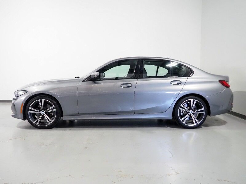 2023 BMW 3 Series 330i Sedan *NAVIGATION, CURVED DISPLAY, SAFETY ALERTS, 360 VIEW CAMERAS, COLOR TOUCHSCREEN, MOONROOF, HEATED SEATS/STEERING, COMFORT ACCESS, REMOTE START, 19 INCH WHEELS, WIRELESS CHARGING, ANDROID & APPLE Round Rock TX
