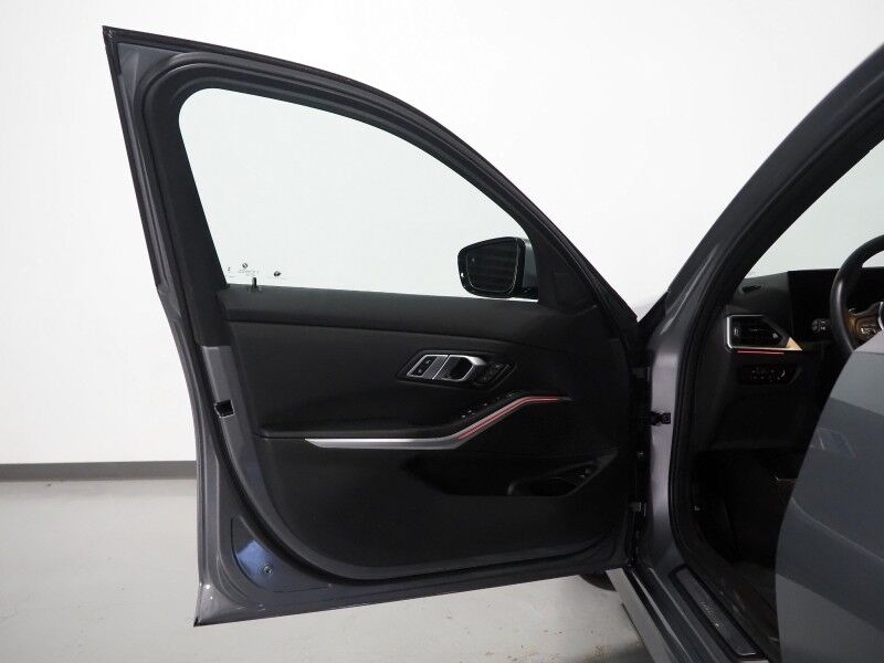 2023 BMW 3 Series 330i Sedan *NAVIGATION, CURVED DISPLAY, SAFETY ALERTS, 360 VIEW CAMERAS, COLOR TOUCHSCREEN, MOONROOF, HEATED SEATS/STEERING, COMFORT ACCESS, REMOTE START, 19 INCH WHEELS, WIRELESS CHARGING, ANDROID & APPLE Round Rock TX