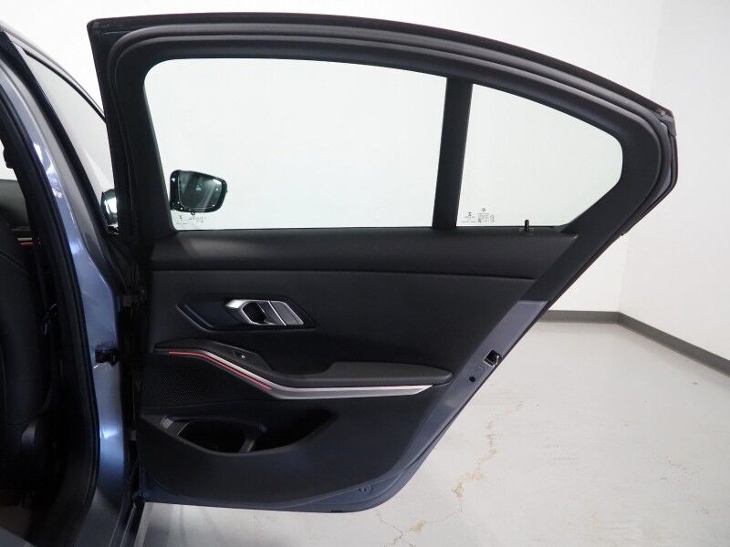 2023 BMW 3 Series 330i Sedan *NAVIGATION, CURVED DISPLAY, SAFETY ALERTS, 360 VIEW CAMERAS, COLOR TOUCHSCREEN, MOONROOF, HEATED SEATS/STEERING, COMFORT ACCESS, REMOTE START, 19 INCH WHEELS, WIRELESS CHARGING, ANDROID & APPLE Round Rock TX