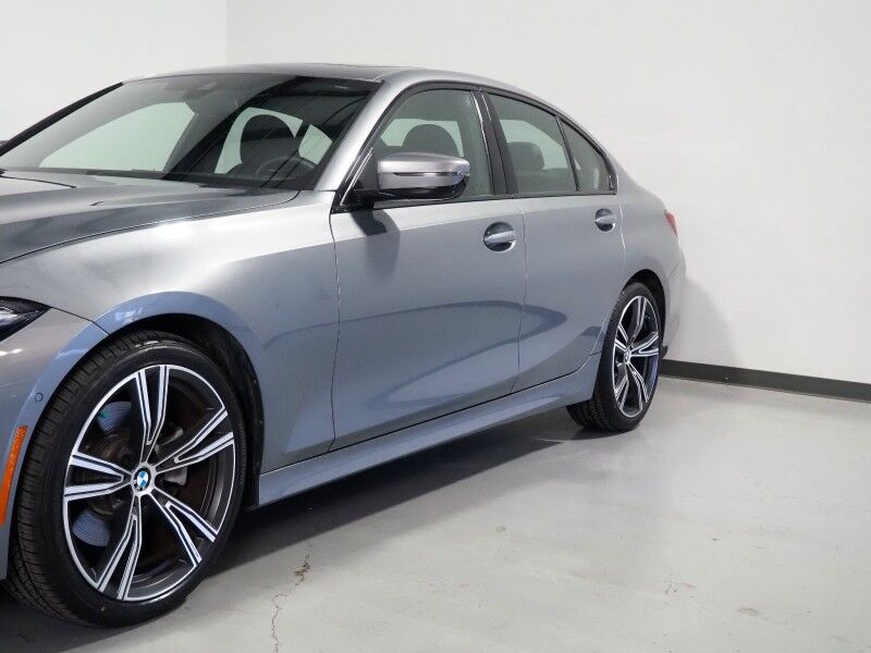 2023 BMW 3 Series 330i Sedan *NAVIGATION, CURVED DISPLAY, SAFETY ALERTS, 360 VIEW CAMERAS, COLOR TOUCHSCREEN, MOONROOF, HEATED SEATS/STEERING, COMFORT ACCESS, REMOTE START, 19 INCH WHEELS, WIRELESS CHARGING, ANDROID & APPLE Round Rock TX