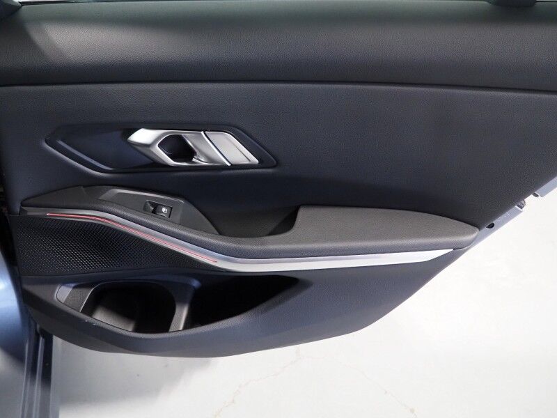 2023 BMW 3 Series 330i Sedan *NAVIGATION, CURVED DISPLAY, SAFETY ALERTS, 360 VIEW CAMERAS, COLOR TOUCHSCREEN, MOONROOF, HEATED SEATS/STEERING, COMFORT ACCESS, REMOTE START, 19 INCH WHEELS, WIRELESS CHARGING, ANDROID & APPLE Round Rock TX