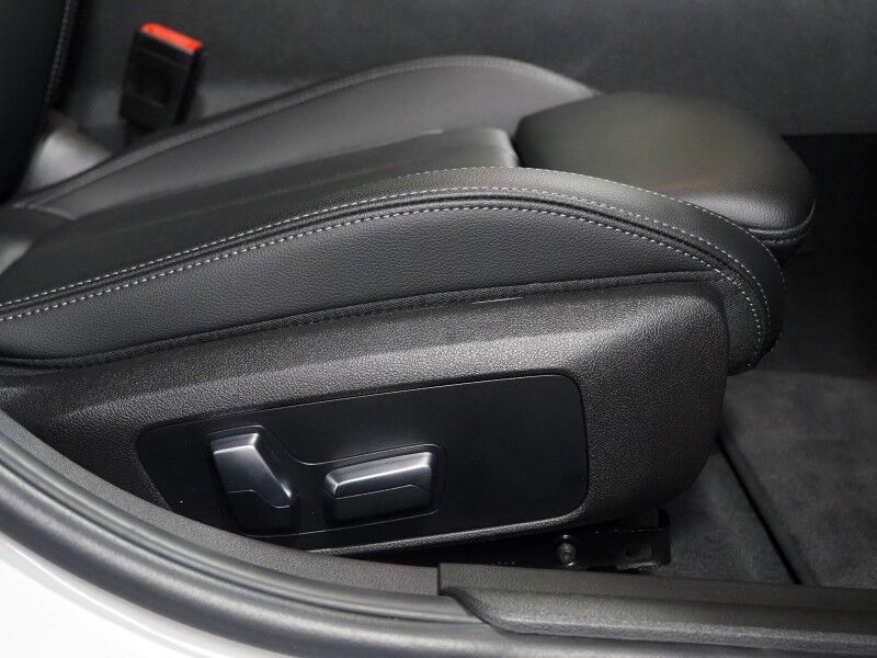 2023 BMW 3 Series 330i Sedan *NAVIGATION, CURVED DISPLAY, SAFETY ALERTS, BACKUP-CAMERA, COLOR TOUCHSCREEN, MOONROOF, HEATED SEATS, COMFORT ACCESS, 19 INCH WHEELS, ANDROID & APPLE Round Rock TX