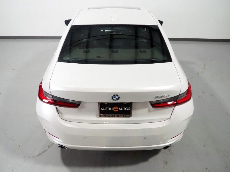 2023 BMW 3 Series 330i Sedan *NAVIGATION, CURVED DISPLAY, SAFETY ALERTS, BACKUP-CAMERA, COLOR TOUCHSCREEN, MOONROOF, HEATED SEATS, COMFORT ACCESS, 19 INCH WHEELS, ANDROID & APPLE Round Rock TX