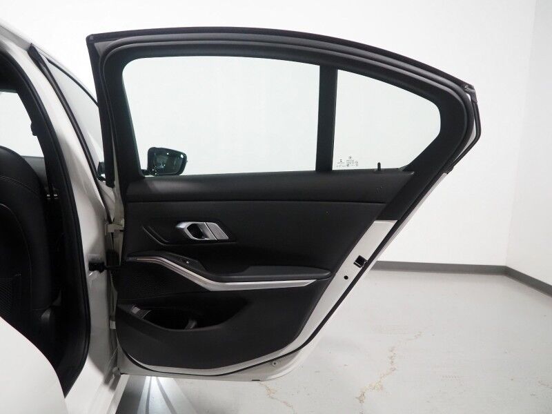 2023 BMW 3 Series 330i Sedan *NAVIGATION, CURVED DISPLAY, SAFETY ALERTS, BACKUP-CAMERA, COLOR TOUCHSCREEN, MOONROOF, HEATED SEATS, COMFORT ACCESS, 19 INCH WHEELS, ANDROID & APPLE Round Rock TX