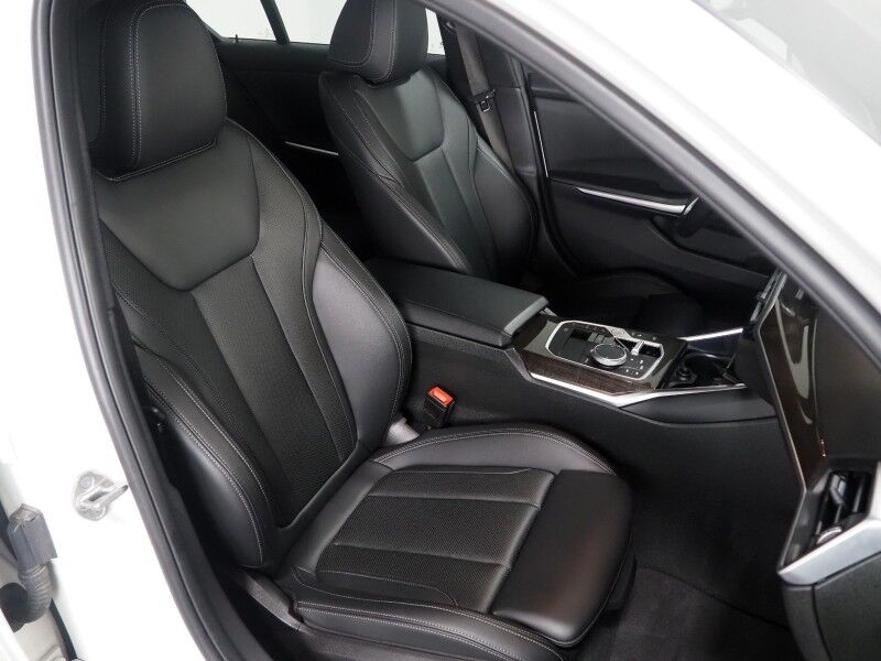 2023 BMW 3 Series 330i Sedan *NAVIGATION, CURVED DISPLAY, SAFETY ALERTS, BACKUP-CAMERA, COLOR TOUCHSCREEN, MOONROOF, HEATED SEATS, COMFORT ACCESS, 19 INCH WHEELS, ANDROID & APPLE