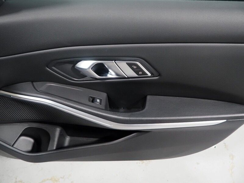 2023 BMW 3 Series 330i Sedan *NAVIGATION, CURVED DISPLAY, SAFETY ALERTS, BACKUP-CAMERA, COLOR TOUCHSCREEN, MOONROOF, HEATED SEATS, COMFORT ACCESS, 19 INCH WHEELS, ANDROID & APPLE Round Rock TX