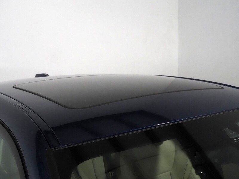 2023 BMW 3 Series 330i Sedan *NAVIGATION, CURVED DISPLAY, SAFETY ALERTS, PARK ASSIST PLUS, 360 VIEW CAMERAS, COLOR TOUCHSCREEN, MOONROOF, COMFORT ACCESS, 19 INCH WHEELS, ANDROID & APPLE Round Rock TX