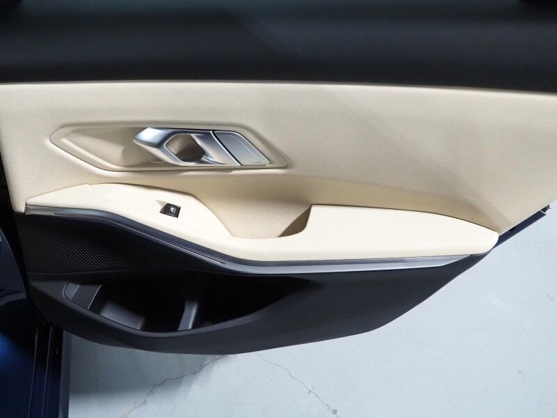 2023 BMW 3 Series 330i Sedan *NAVIGATION, CURVED DISPLAY, SAFETY ALERTS, PARK ASSIST PLUS, 360 VIEW CAMERAS, COLOR TOUCHSCREEN, MOONROOF, COMFORT ACCESS, 19 INCH WHEELS, ANDROID & APPLE Round Rock TX