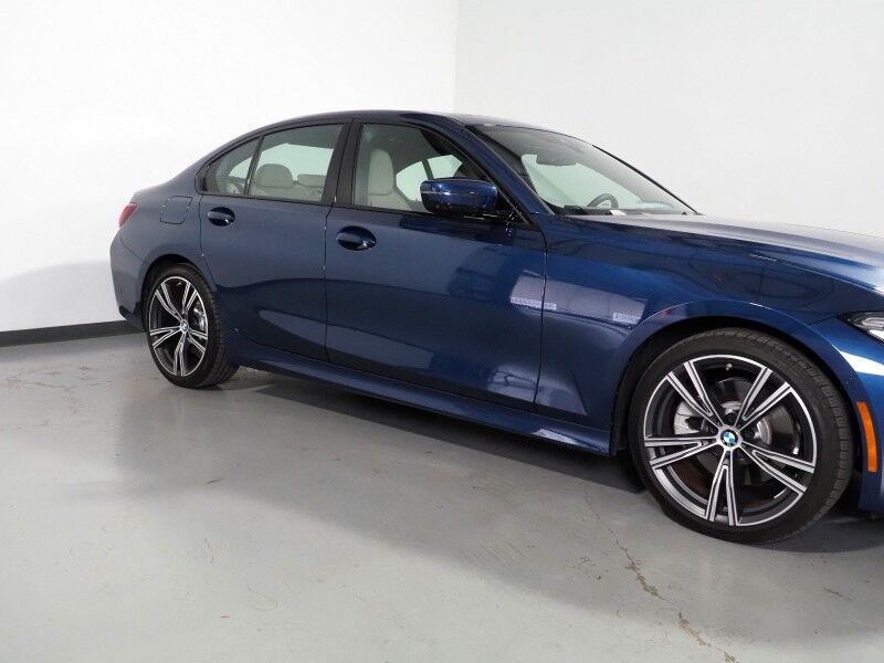 2023 BMW 3 Series 330i Sedan *NAVIGATION, CURVED DISPLAY, SAFETY ALERTS, PARK ASSIST PLUS, 360 VIEW CAMERAS, COLOR TOUCHSCREEN, MOONROOF, COMFORT ACCESS, 19 INCH WHEELS, ANDROID & APPLE Round Rock TX