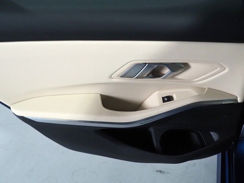 2023 BMW 3 Series 330i Sedan *NAVIGATION, CURVED DISPLAY, SAFETY ALERTS, PARK ASSIST PLUS, 360 VIEW CAMERAS, COLOR TOUCHSCREEN, MOONROOF, COMFORT ACCESS, 19 INCH WHEELS, ANDROID & APPLE Round Rock TX