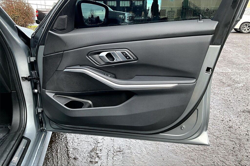 2023 BMW 3 Series 330i xDrive OR