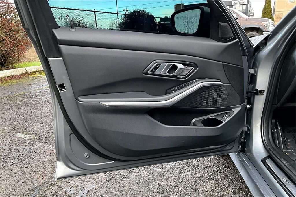 2023 BMW 3 Series 330i xDrive OR