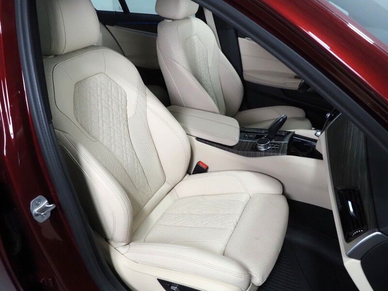 2023 BMW 5 Series 530e Plug-In Hybrid *HEADS-UP DISPLAY, NAVIGATION, LIVE COCKPIT PRO, SAFETY ALERTS, BACKUP-CAMERA, MOONROOF, HEATED SEATS, COMFORT ACCESS, FULL LED HEADLIGHTS, HARMAN/KARDON, WIRELESS CHARGING, ANDROID & APPLE