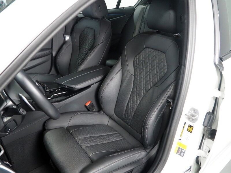 2023 BMW 5 Series 530e Plug-In Hybrid *M SPORT, NAVIGATION, LIVE COCKPIT PRO, SAFETY ALERTS, BACKUP-CAMERA, COLOR TOUCHSCREEN, MOONROOF, HEATED SEATS, COMFORT ACCESS, FULL LED HEADLIGHTS, ANDROID & APPLE, WIRELESS CHARGING Round Rock TX