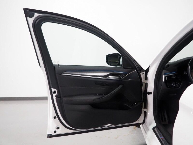 2023 BMW 5 Series 530e Plug-In Hybrid *M SPORT, NAVIGATION, LIVE COCKPIT PRO, SAFETY ALERTS, BACKUP-CAMERA, COLOR TOUCHSCREEN, MOONROOF, HEATED SEATS, COMFORT ACCESS, FULL LED HEADLIGHTS, ANDROID & APPLE, WIRELESS CHARGING Round Rock TX