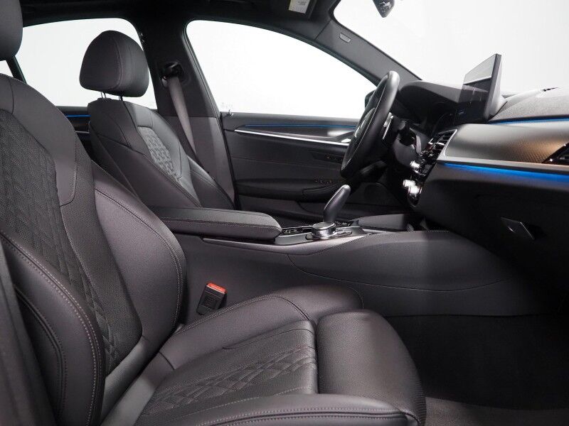 2023 BMW 5 Series 530e Plug-In Hybrid *M SPORT, NAVIGATION, LIVE COCKPIT PRO, SAFETY ALERTS, BACKUP-CAMERA, COLOR TOUCHSCREEN, MOONROOF, HEATED SEATS, COMFORT ACCESS, FULL LED HEADLIGHTS, ANDROID & APPLE, WIRELESS CHARGING Round Rock TX
