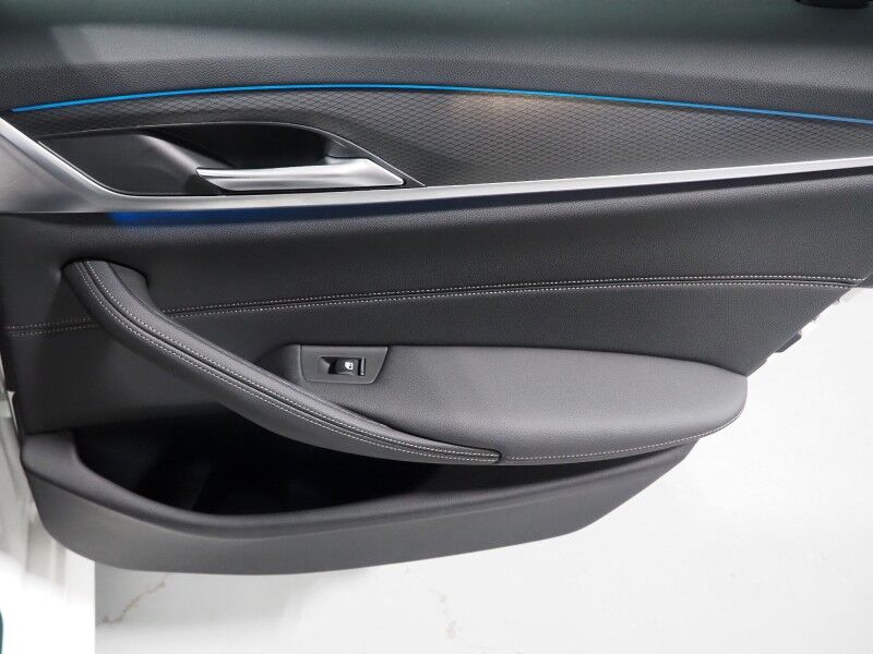 2023 BMW 5 Series 530e Plug-In Hybrid *M SPORT, NAVIGATION, LIVE COCKPIT PRO, SAFETY ALERTS, BACKUP-CAMERA, COLOR TOUCHSCREEN, MOONROOF, HEATED SEATS, COMFORT ACCESS, FULL LED HEADLIGHTS, ANDROID & APPLE, WIRELESS CHARGING Round Rock TX