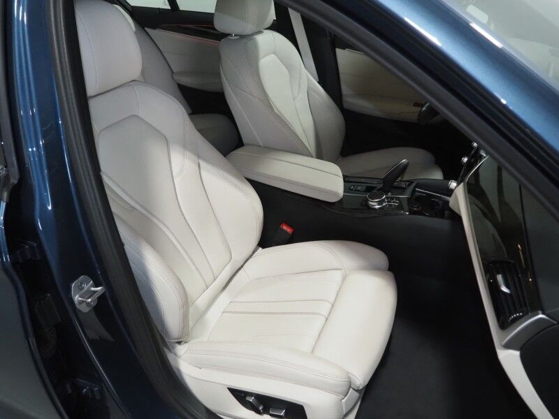2023 BMW 5 Series 530i *HEADS-UP DISPLAY, NAVIGATION, LIVE COCKPIT PRO, SAFETY ALERTS, BACKUP-CAMERA, COLOR TOUCHSCREEN, MOONROOF, LEATHER, HEATED SEATS, REMOTE START, COMFORT ACCESS, 19 INCH WHEELS, HARMAN/KARDON, ANDROID & APPLE