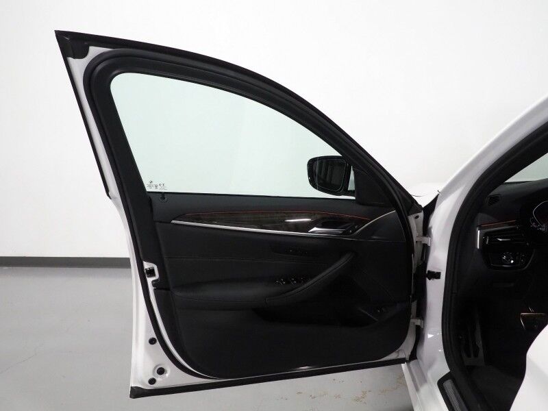 2023 BMW 5 Series 530i Sedan *M SPORT, NAVIGATION, LIVE COCKPIT PRO, SAFETY ALERTS, BACKUP-CAMERA, COLOR TOUCHSCREEN, MOONROOF, HEATED SEATS/STEERING, COMFORT ACCESS, 20 INCH WHEELS, FULL LED HEADLIGHTS, ANDROID & APPLE Round Rock TX